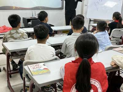 探神话奥秘 传书香温情 —— 海安市城南实验小学开展哪吒主题研讨暨图书捐赠活动
