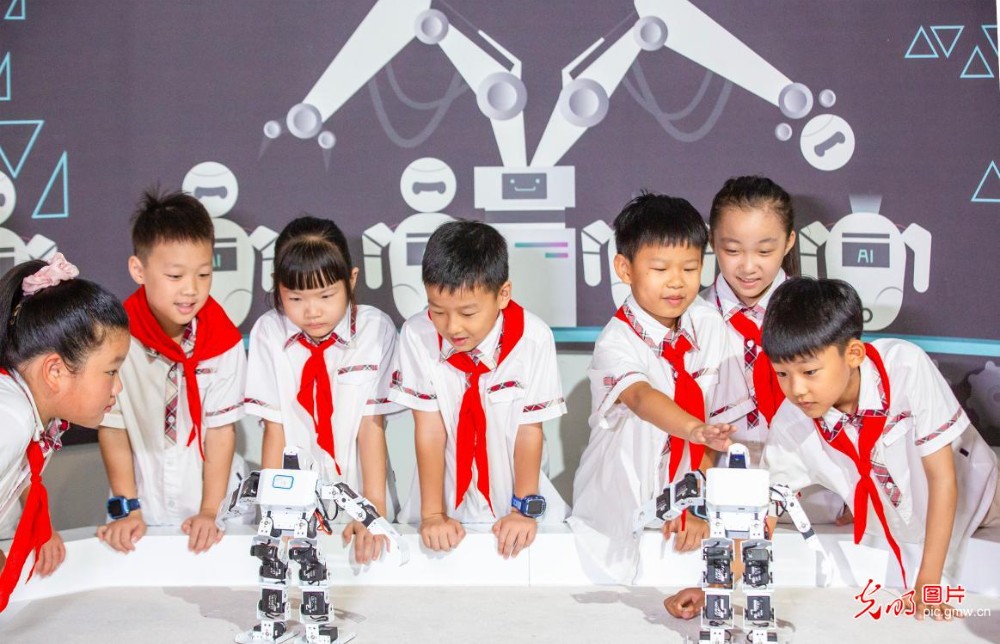 科技改变生活，创新赢得未来